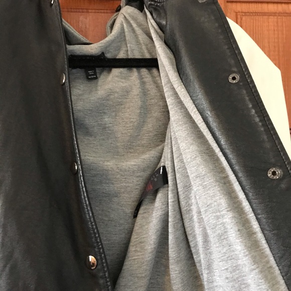 Top Shop black and white bomber jacket w/ hoodie - Picture 3 of 6